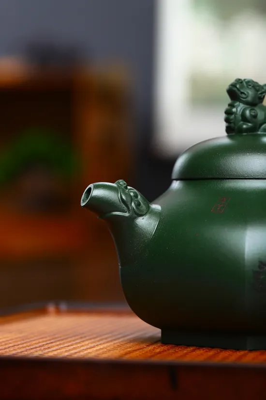 Zisha Teapots: Hexagonal Vase Lion | Green Clay 00cc 4