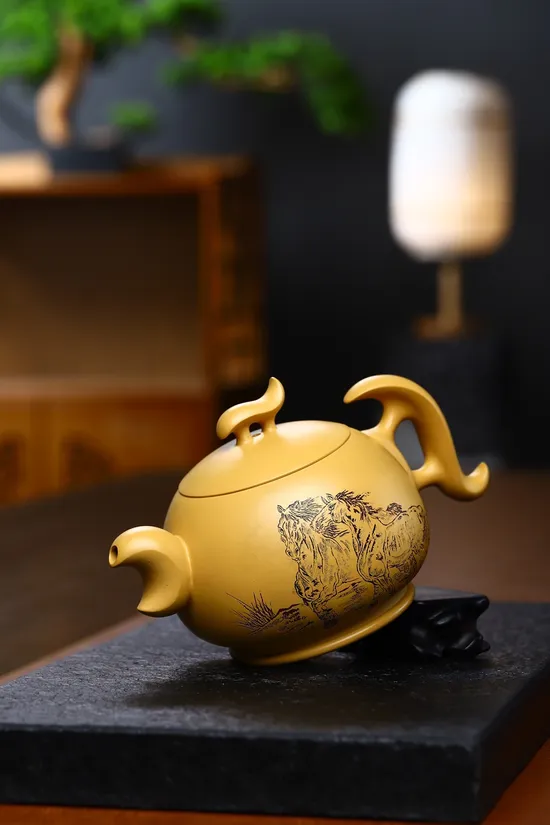 Zisha Teapots: Galloping to Success | Zhou Xinyuan | Golden Vermilion Clay 3