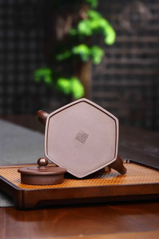 Zisha Teapots: stone red clay | 2100 CNY 2