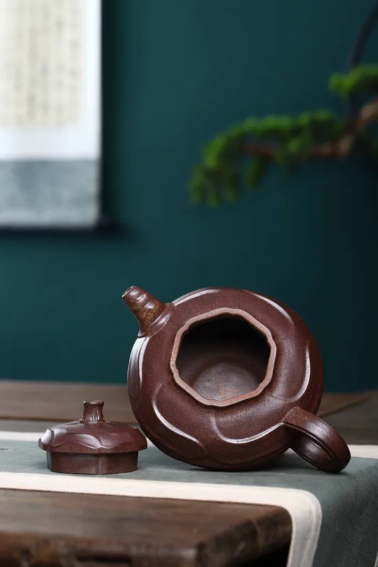 Zisha Teapots: Fan Xijun | Wind-Blown Hollyhock 1