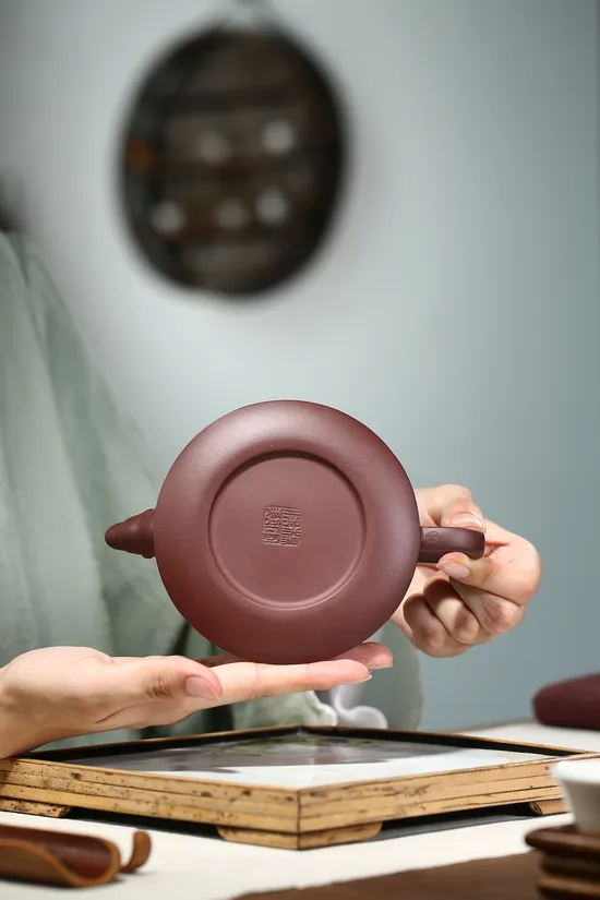 Zisha Teapots: Yang Junbao | Dicaoqing clay | 2400 CNY 5