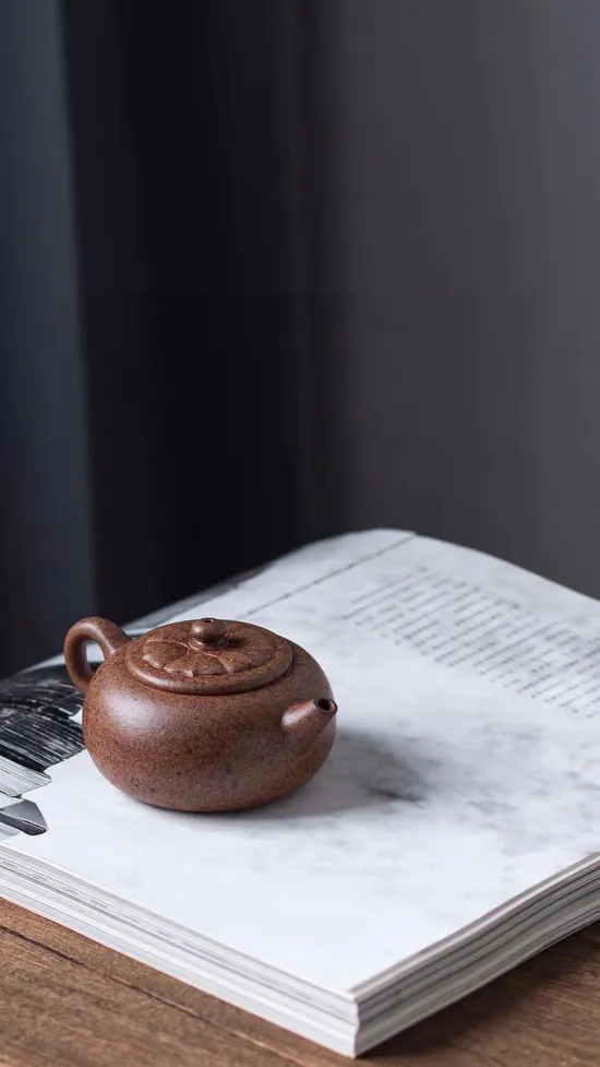 Zisha Teapots: Flat Round Chrysanthemum Knob Handle Pot | 3900 CNY 1