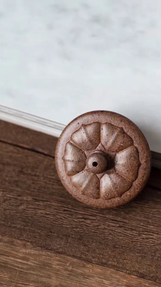 Zisha Teapots: Flat Round Chrysanthemum Knob Handle Pot | 3900 CNY 9