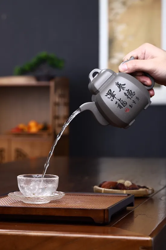 Zisha Teapots: He Qixian | 6 | 600 CNY 1