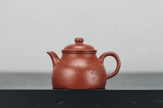 Premium Yixing Clay Teapot: Handcrafted Golden Toad Design 140cc 2