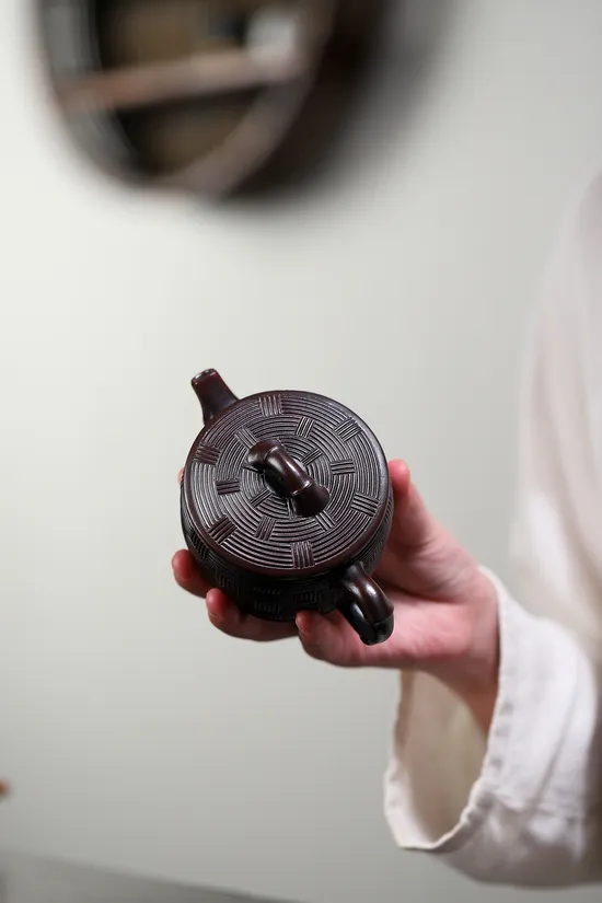 Zisha Teapots: Bamboo-Woven Han Tiles | Yang Junbao 1