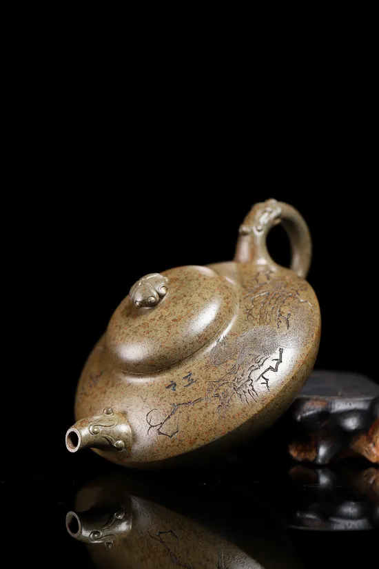 Zisha Teapots: 6000 CNY | He Huan 6