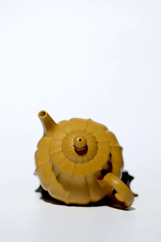 Yixing Zisha Teapot | Handcrafted Golden Clay Artisan Teapot 280cc 3