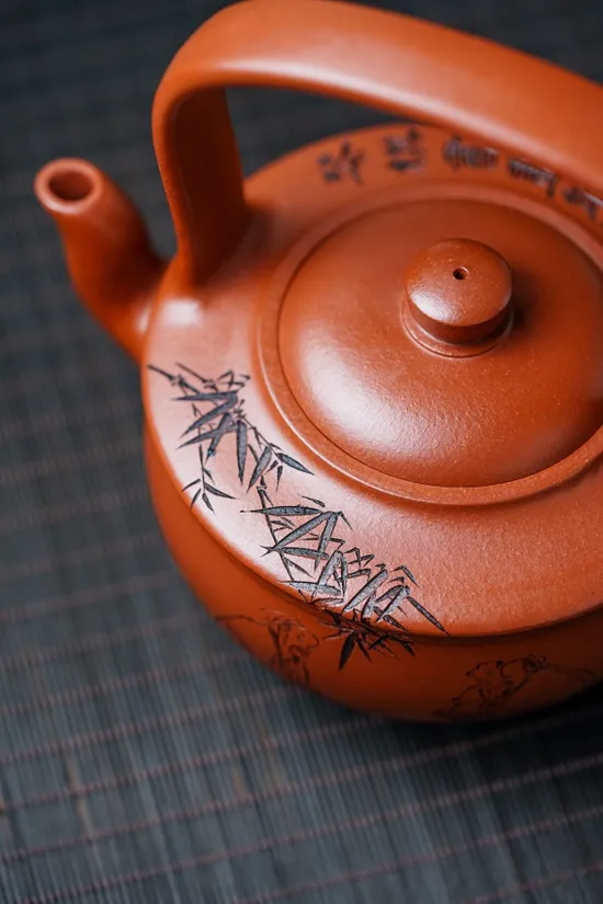 Zisha Teapots: 4200 CNY | Ti Xiang flying-handle 4