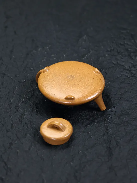 Zisha Teapots: Huangjinduan Clay | 140cc Capacity 3