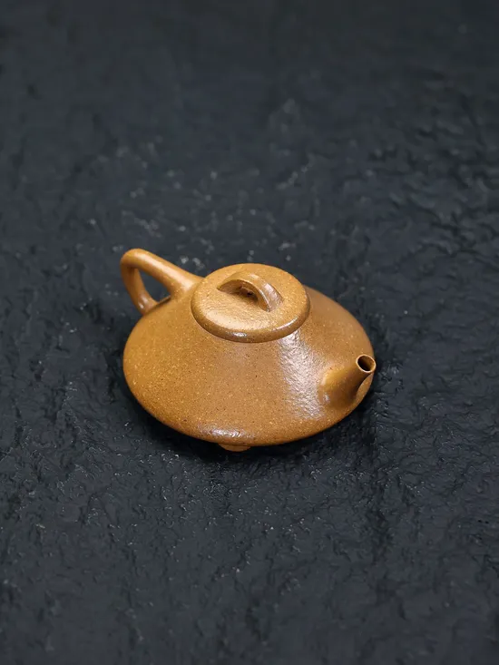 Zisha Teapots: Huangjinduan Clay | 140cc Capacity 4