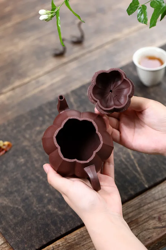 Zisha Teapots: Ribbed Pear-shaped | Jiang Yaping | 240cc capacity 1