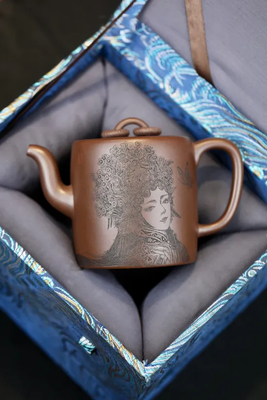 Zisha Teapots: Dual Circle · Fully Handcrafted Carving | 9000 CNY 3