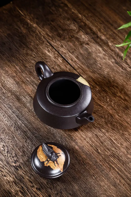 Zisha Teapots: 3600 CNY | Contentment Brings Happiness 2