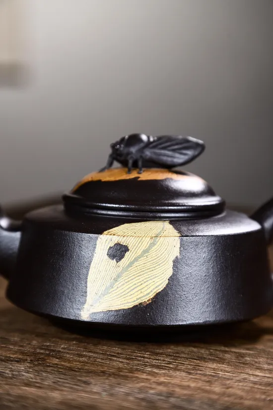 Zisha Teapots: 3600 CNY | Contentment Brings Happiness 3