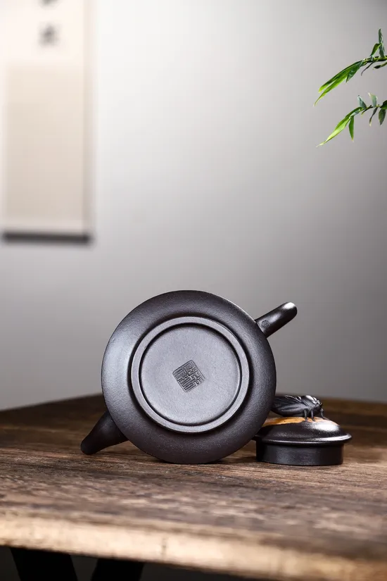 Zisha Teapots: 3600 CNY | Contentment Brings Happiness 9
