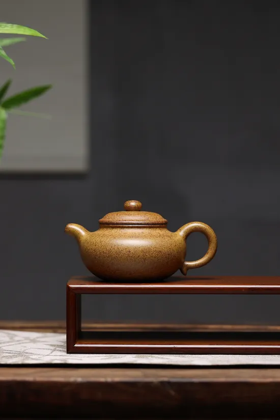 Zisha Teapots: Longgu Jinsha clay | Wu Guozheng 8