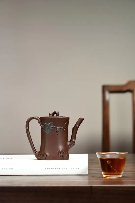 Zisha Teapots: Cultural Revolution-era clay | Handcrafted Artistry | Bountiful Grapes Design 1