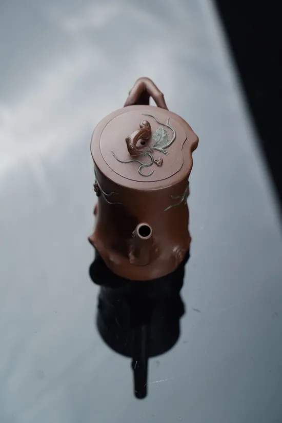 Zisha Teapots: Cultural Revolution-era clay | Handcrafted Artistry | Bountiful Grapes Design 2