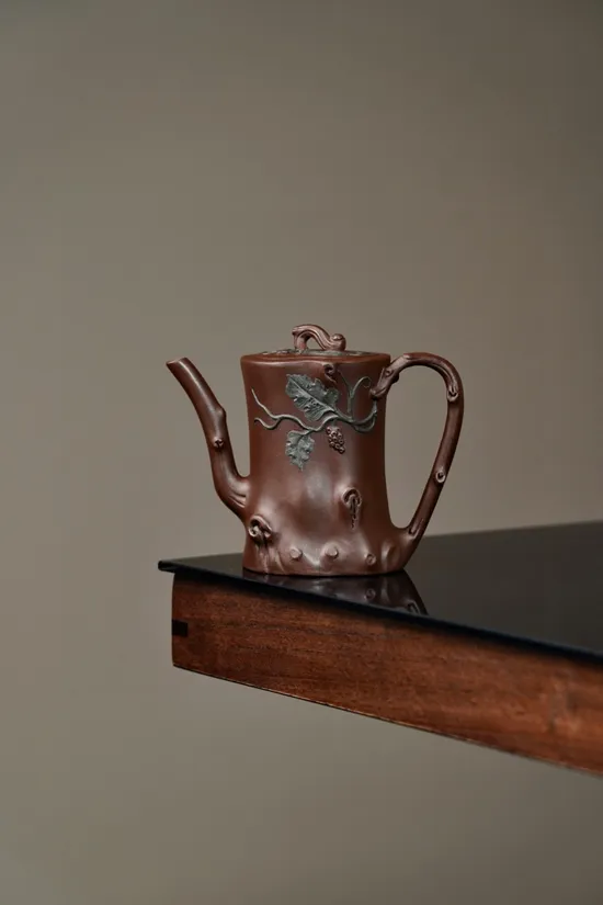 Zisha Teapots: Cultural Revolution-era clay | Handcrafted Artistry | Bountiful Grapes Design 3