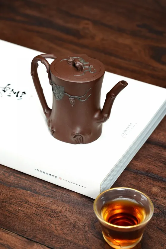 Zisha Teapots: Cultural Revolution-era clay | Handcrafted Artistry | Bountiful Grapes Design 5