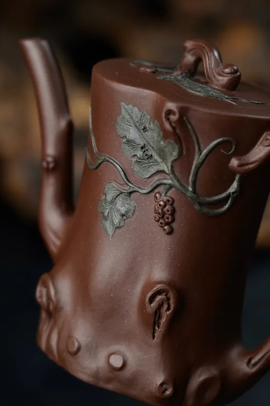 Zisha Teapots: Cultural Revolution-era clay | Handcrafted Artistry | Bountiful Grapes Design 6