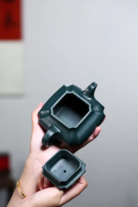 Zisha Teapots: Square Base | Min Guo green clay 1