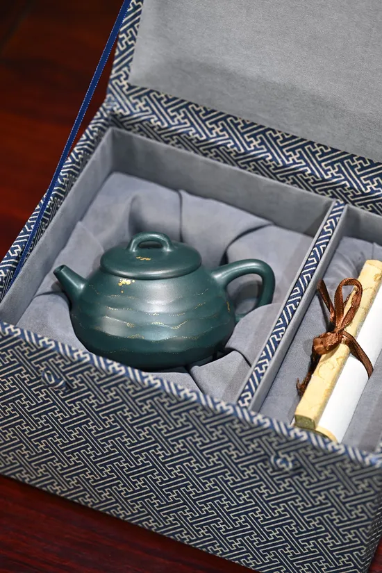 Zisha Teapots: 4200 CNY | Sumatra blue clay 1