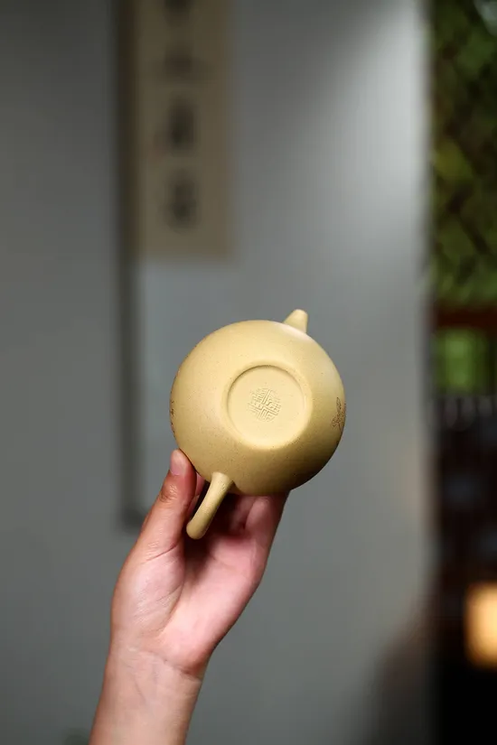 Zisha Teapots: aged Ben Shan Luni clay | Wu Weiming 7