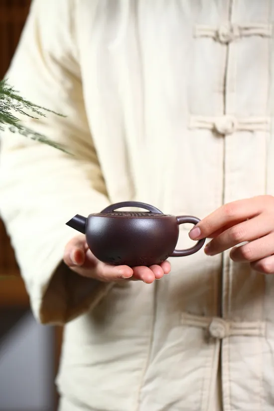 Zisha Teapots: Flat Han Tile | 1440 CNY 2