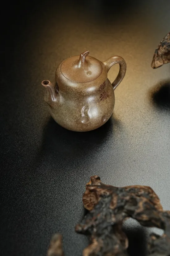 Zisha Teapots: Duan clay | Hulu Fortune design | 130cc capacity 6
