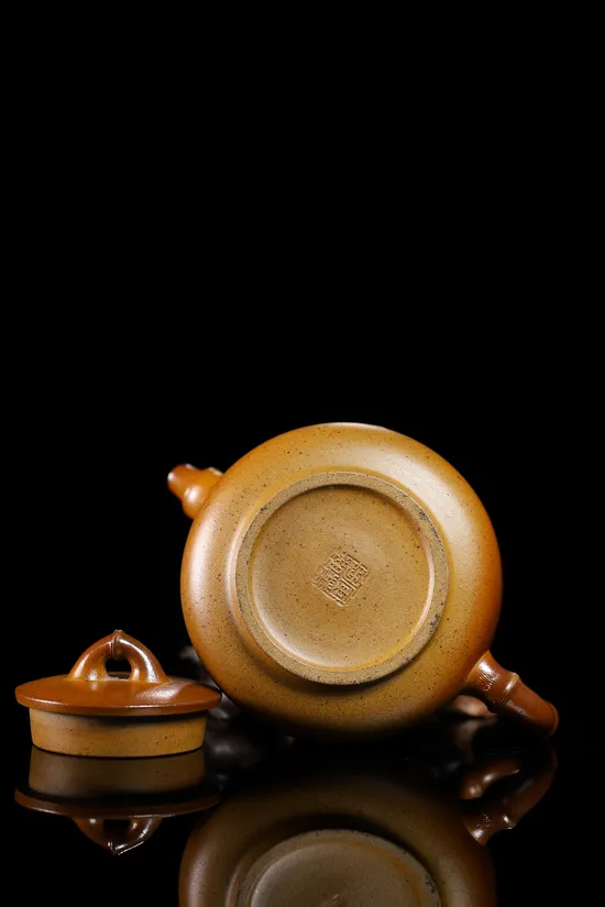 Zisha Teapots: 6000 CNY | premium dunni clay 6