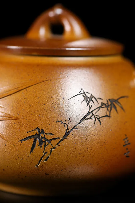 Zisha Teapots: 6000 CNY | premium dunni clay 9