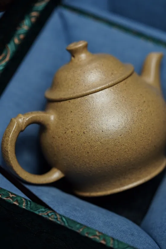 Zisha Teapots: Agarwood-duan clay | Wang Qiang | 150cc capacity 3