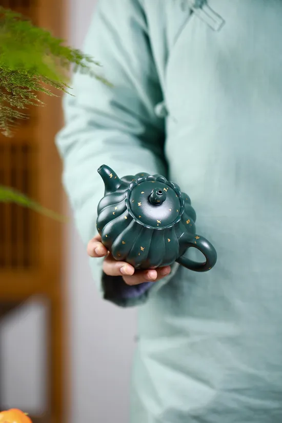 Collector's Yixing Clay Teapot: 20cc Artisan Craft 4