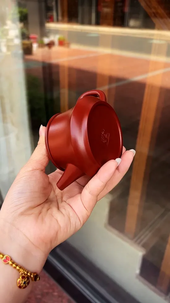 Handcrafted Yixing Zisha Teapot - Premium Clay, Artisan Collection 3