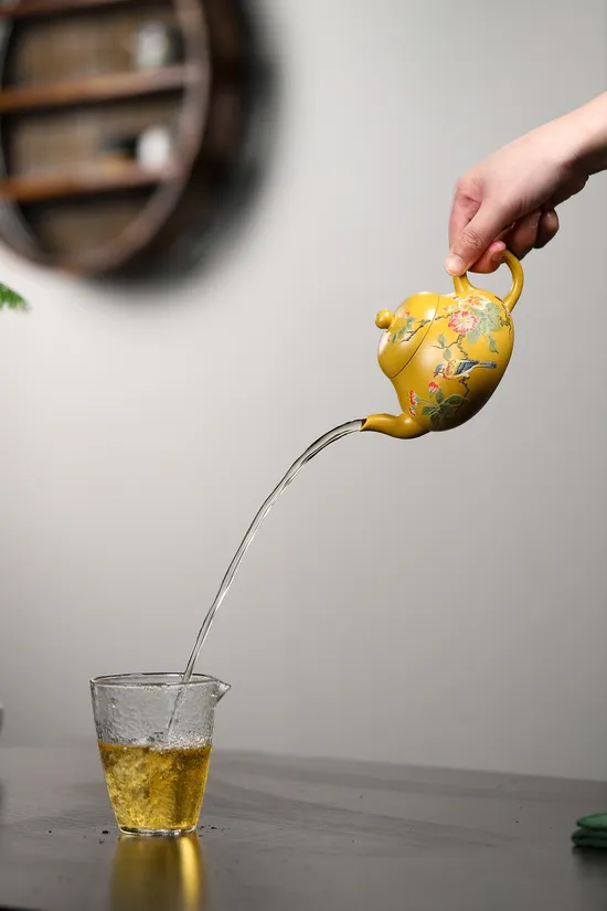 Zisha Teapots: Gold Zhu Ni clay | Master Yang Junbao 1