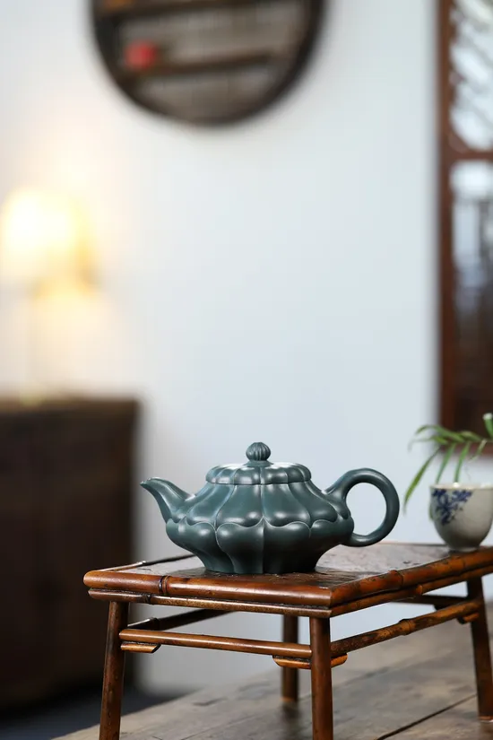 Premium Handcrafted Yixing Zisha Teapot – Artisan Collectible 1