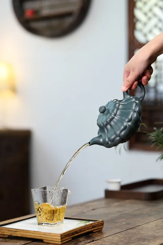 Premium Handcrafted Yixing Zisha Teapot – Artisan Collectible 5
