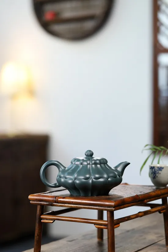 Premium Handcrafted Yixing Zisha Teapot – Artisan Collectible 8