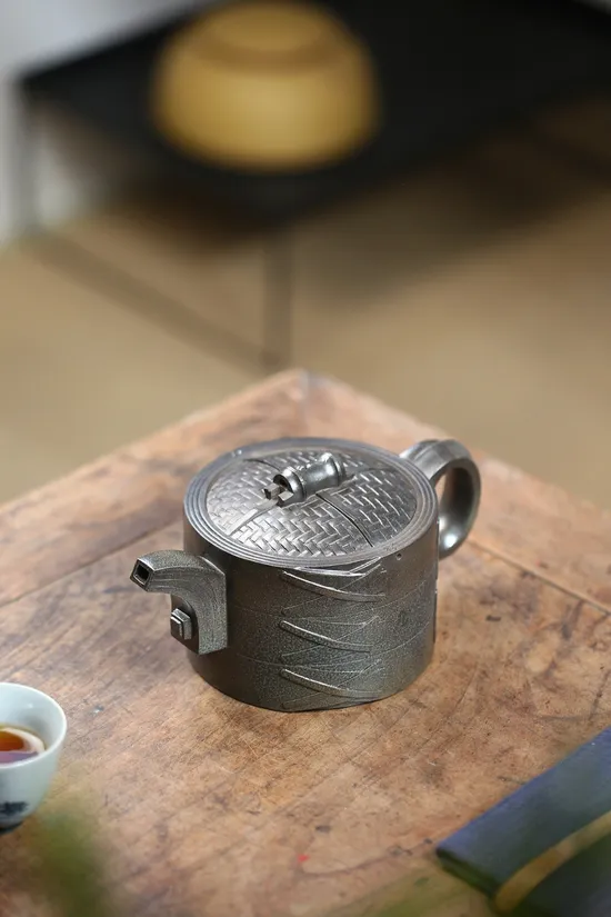 Zisha Teapots: Master Gao Jianzhong | Thriving Vitality | 128 | 000 CNY 1