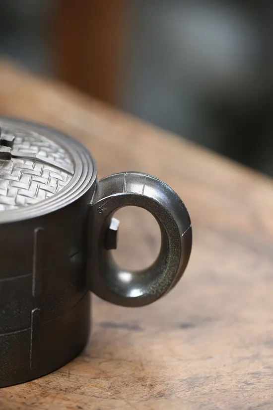 Zisha Teapots: Master Gao Jianzhong | Thriving Vitality | 128 | 000 CNY 2