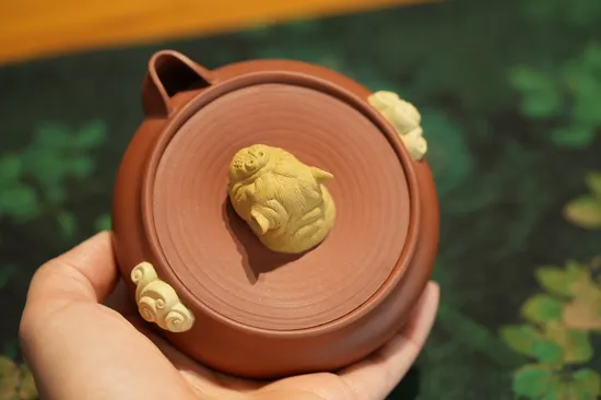 Handcrafted Yixing Clay Teapot | Artisan Zisha Tea Pot 180cc 2