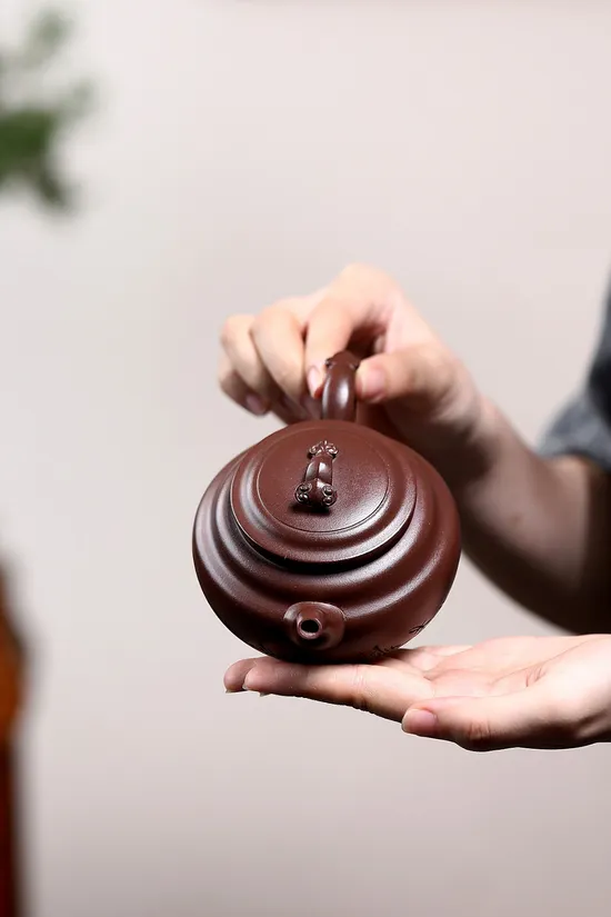 Yixing Zisha Teapot - Handcrafted Clay Artistry & Collectible Masterpiece 1