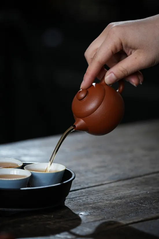 Premium Yixing Zisha Teapot – Handcrafted Red Clay, 100cc 1