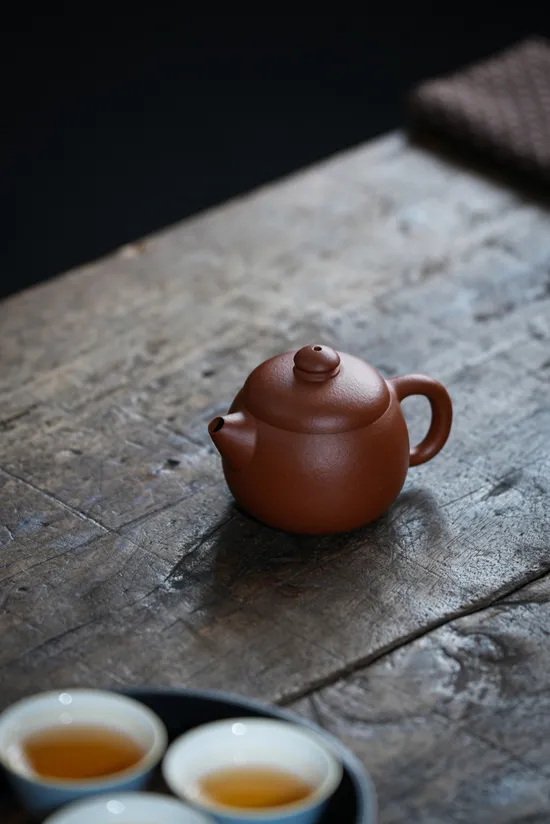 Premium Yixing Zisha Teapot – Handcrafted Red Clay, 100cc 4