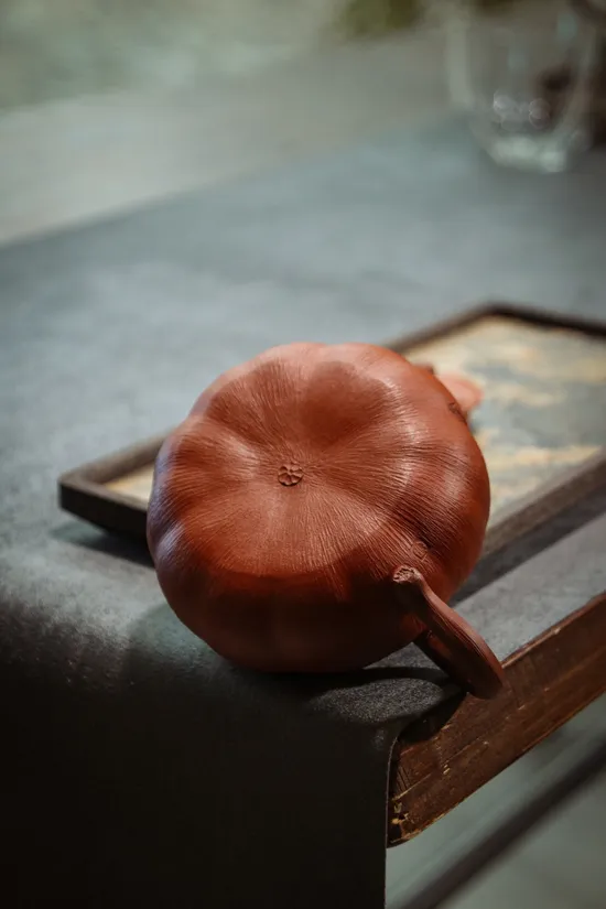 Zisha Teapots: gourd-shaped | 1800 CNY 2