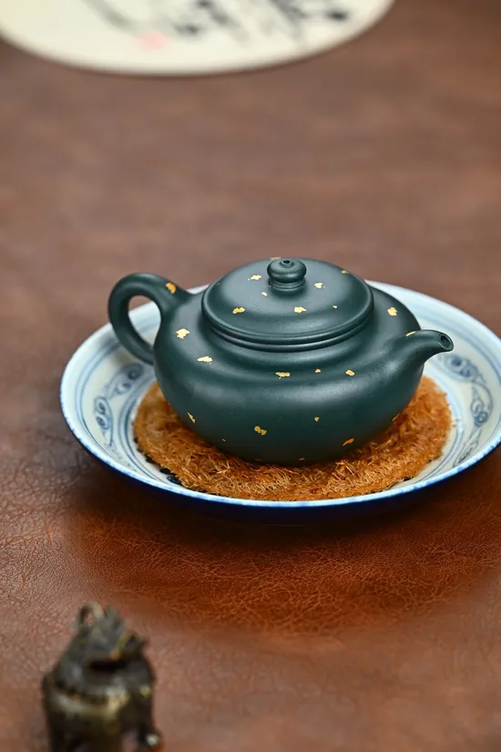 Zisha Teapots: Sumatra green clay | seven spout holes 1