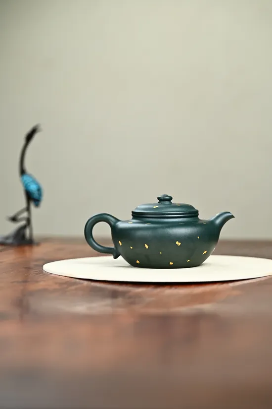 Zisha Teapots: Sumatra green clay | seven spout holes 7