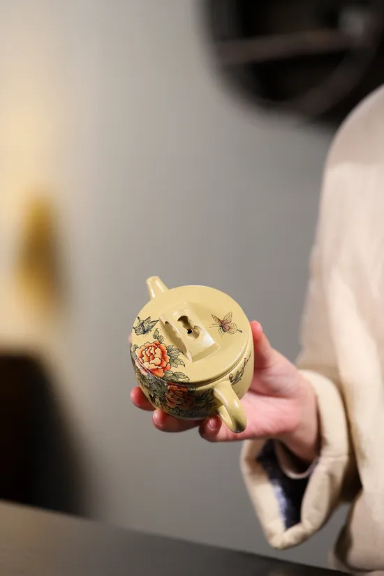 Premium Yixing Hanwa Teapot | Masterpiece by Ren Ruihua & Yang Junbao 3
